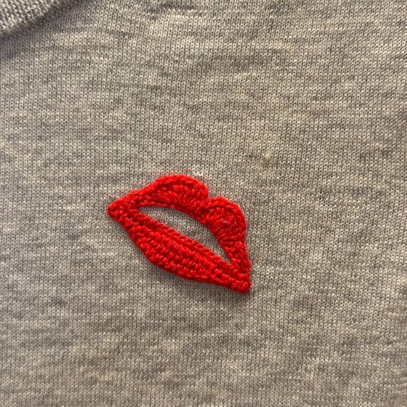 J Crew 3/4 Sleeve Grey Merino Wool Sweater w/ Kiss Lips Sz S - Picture 3 of 6